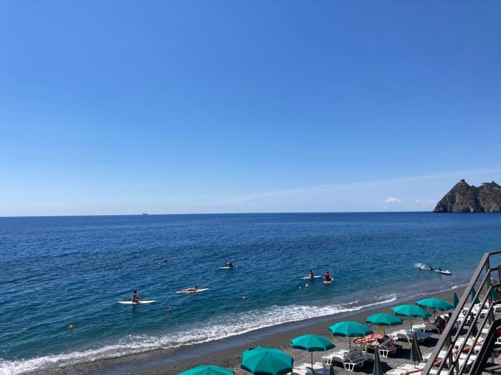 Hotel Kennedy SantʼAlessio Siculo エクステリア 写真