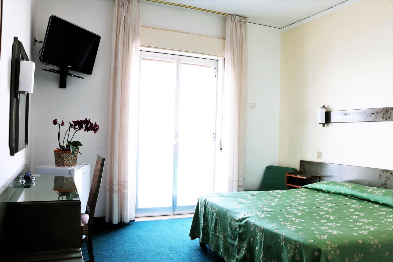 Hotel Kennedy SantʼAlessio Siculo 部屋 写真